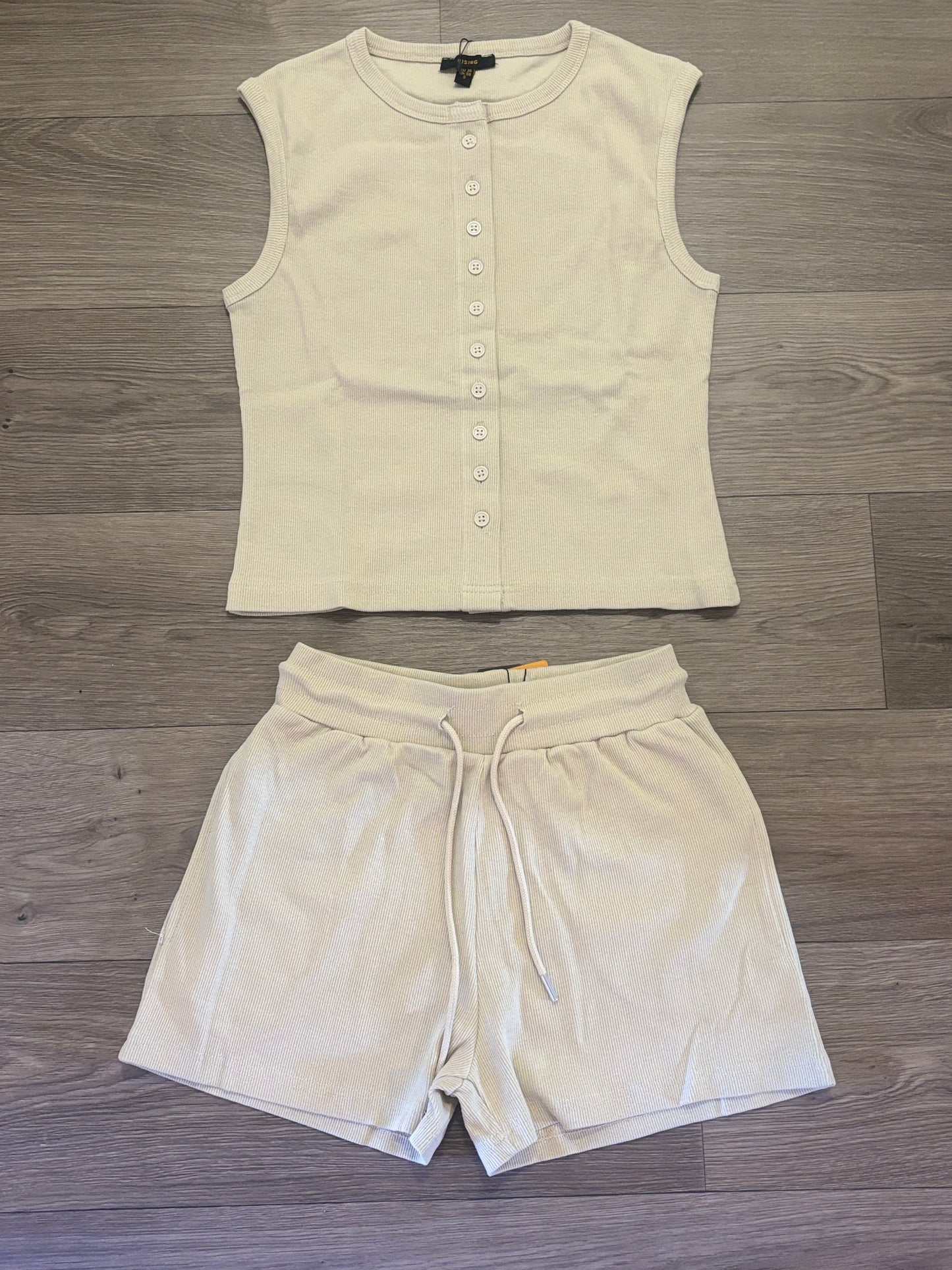 Button short set